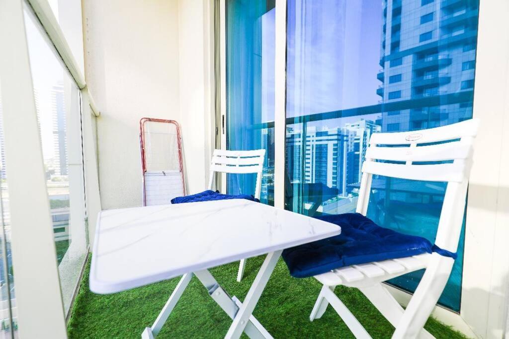 Appartamento Elegant Marina View King Bed Dubai